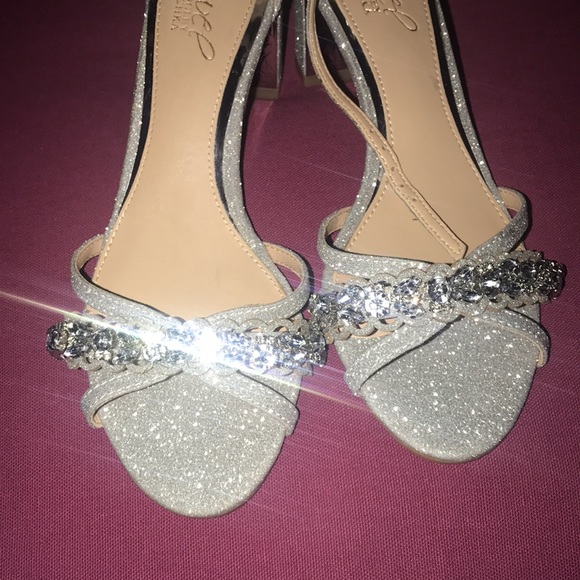 New Jewel by Badgley Mischka Giona Block Heels - Picture 4 of 16